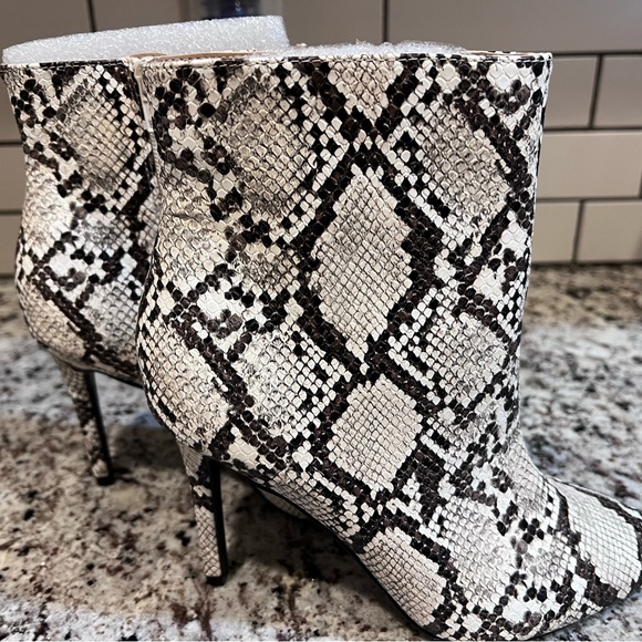 HOT!! Heel boots/booties *new* - Picture 1 of 4